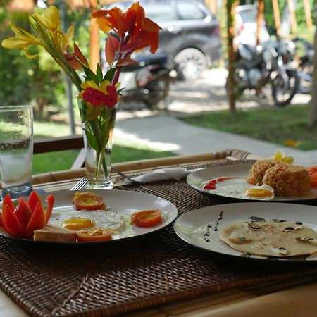 Martas Windows Hotel Kuta  Exterior photo