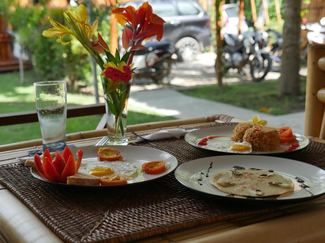 Martas Windows Hotel Kuta  Exterior photo